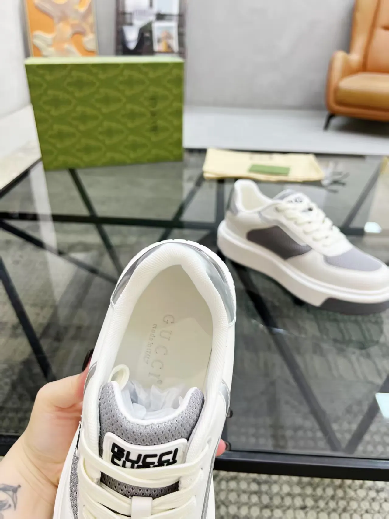 Factory price: 460💰Gucci new men's shoes GUCCI [Lightning] latest shoes are shipped. Original quality, fashionable, made of special materials, sheepskin lining, brand new packaging. The foot feels super comfortable and the workmanship is impeccable. Size: 38-45